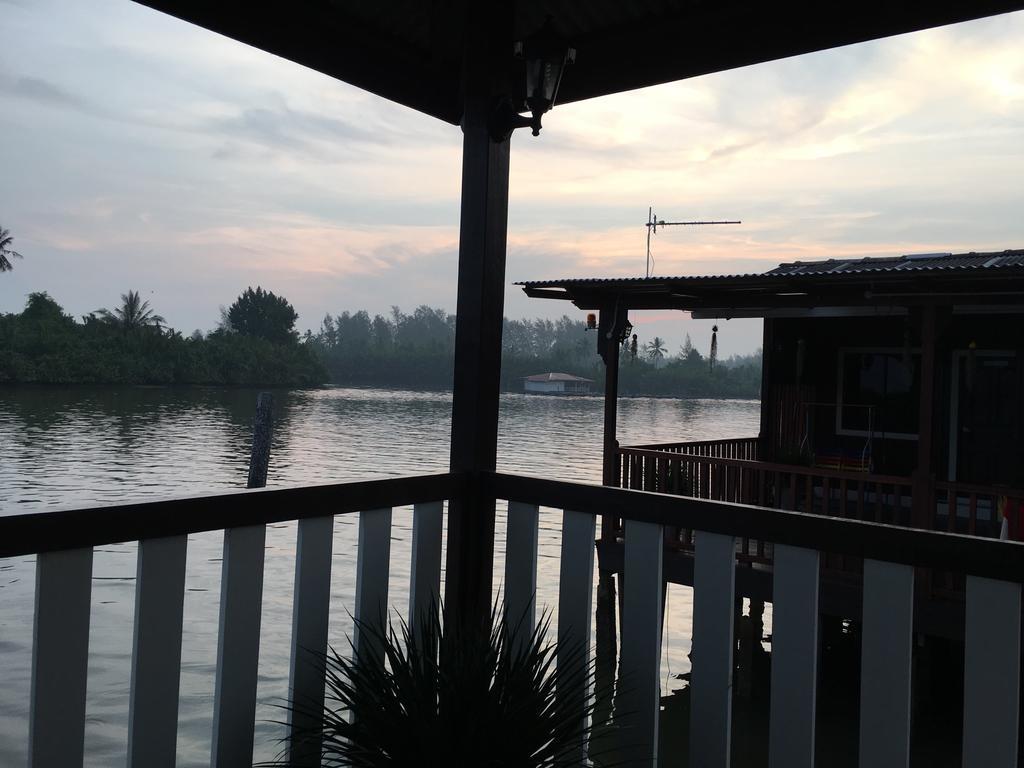 Maena Water Chalets Tumpat Buitenkant foto