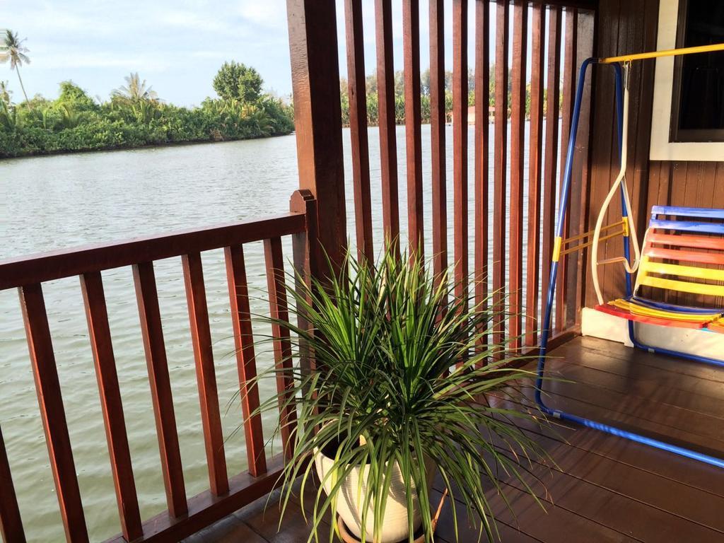 Maena Water Chalets Tumpat Buitenkant foto