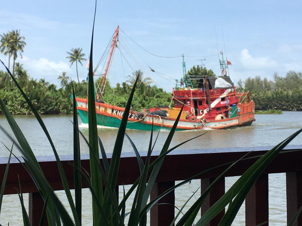 Maena Water Chalets Tumpat Buitenkant foto