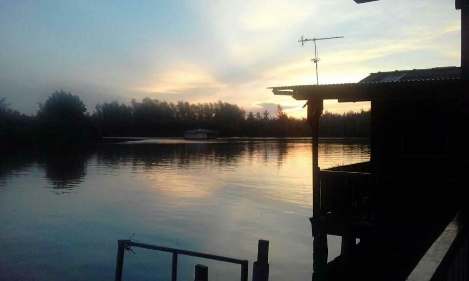 Maena Water Chalets Tumpat Buitenkant foto